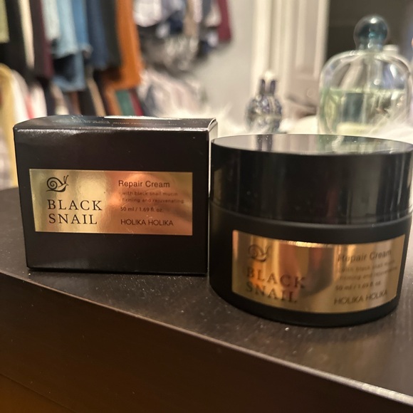 Holika Holika Black Snail Repair Cream with Black Snail Mucin Firm & Rejuvenate - Picture 1 of 4
